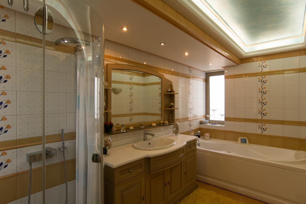 Villa Maira Luxurious With Private Swimming Pool Kórfos Exterior foto